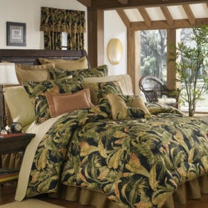 La Selva Black Comforter Set