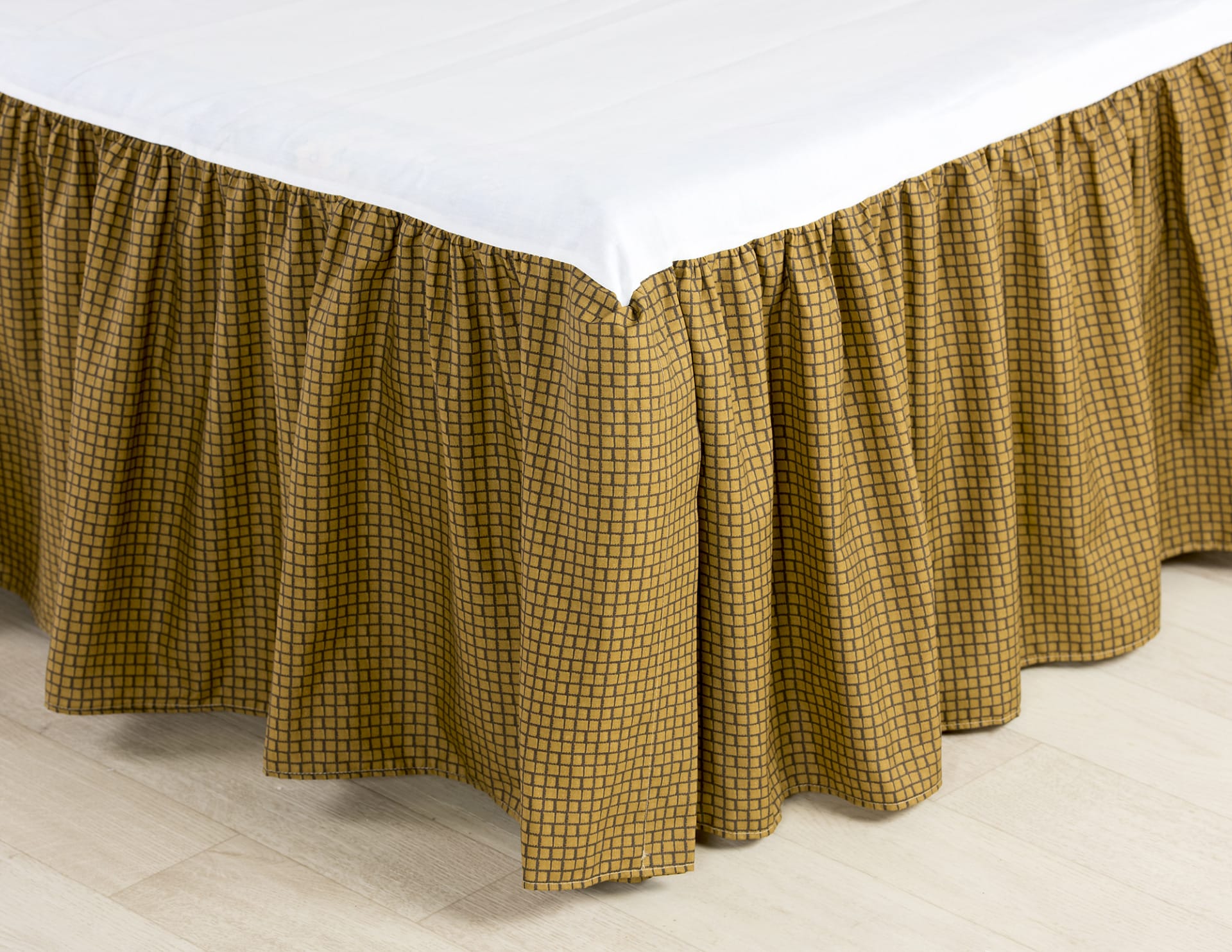 La Selva Black Bed Skirt