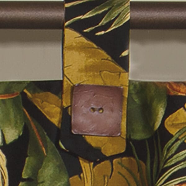 La Selva Ebony Button Detail