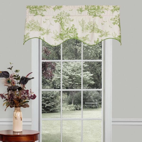 Bouvier Green Scalloped Filler Valance