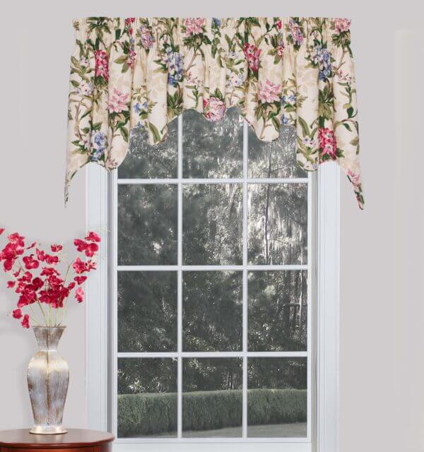 Hillhouse III Scalloped Empress Swag